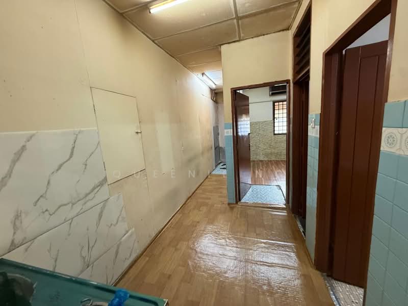 Shop for Rent in Taman Century (Johor Bahru) - Queenie Ng - Corridor - PropertyGuru.com.my