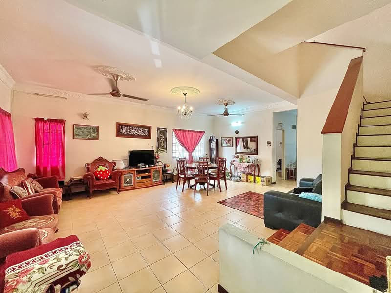 Rumah Teres 2 Tingkat untuk Dijual di Seksyen U9 (Shah Alam) - Hazeman Omar - Living Room - PropertyGuru.com.my
