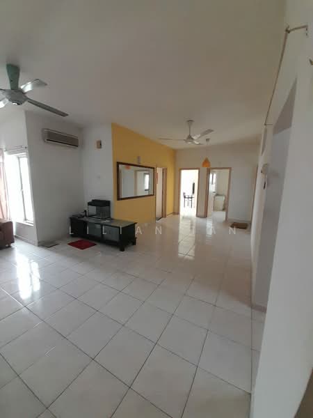 Desa Impiana untuk Untuk Disewa - RM 1,300 /bulan, Mac 2026 - Living Room - PropertyGuru.com.my
