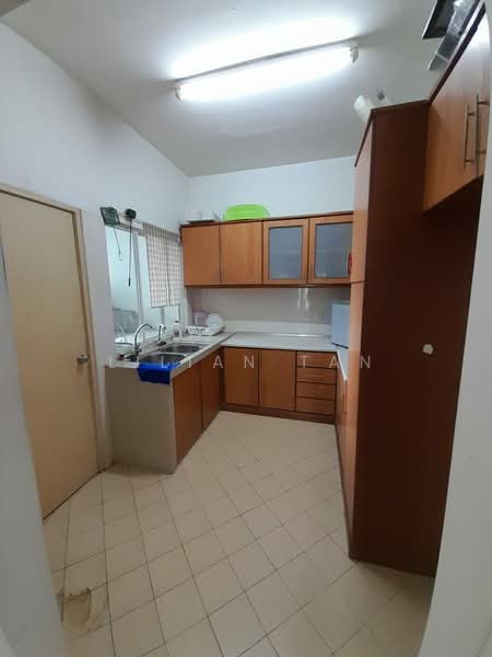 Desa Impiana untuk Untuk Disewa - RM 1,300 /bulan, Mac 2026 - Kitchen - PropertyGuru.com.my