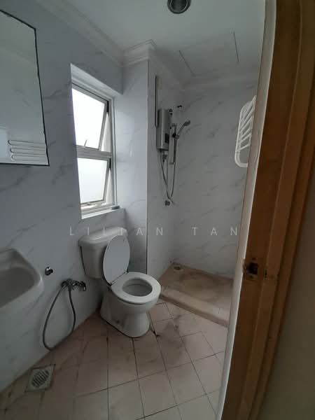 Desa Impiana untuk Untuk Disewa - RM 1,300 /bulan, Mac 2026 - Bathroom - PropertyGuru.com.my