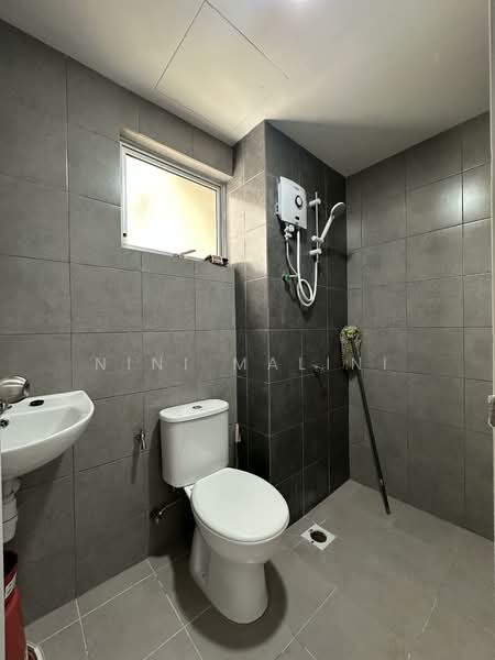 Residensi Sateria untuk Untuk Disewa - RM 1,700 /bulan, Mac 2026 - Bathroom - PropertyGuru.com.my