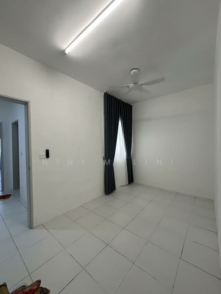 Residensi Sateria untuk Untuk Disewa - RM 1,700 /bulan, Mac 2026 - 3rd Bedroom - PropertyGuru.com.my