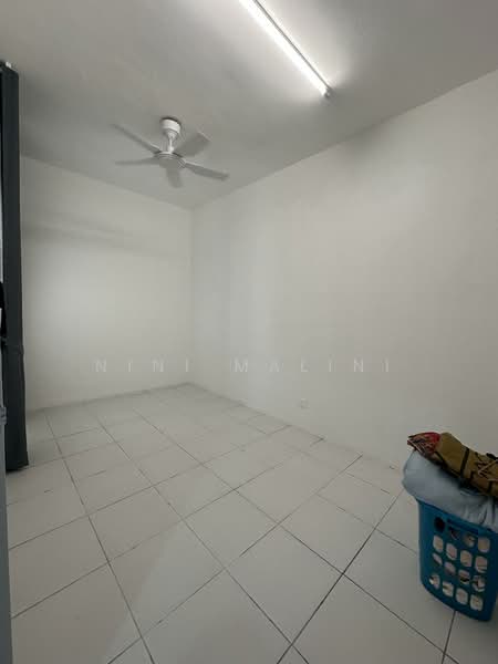 Residensi Sateria untuk Untuk Disewa - RM 1,700 /bulan, Mac 2026 - 3rd Bedroom - PropertyGuru.com.my