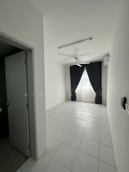 Residensi Sateria untuk Untuk Disewa - RM 1,700 /bulan, Mac 2026 - Master Bedroom - PropertyGuru.com.my