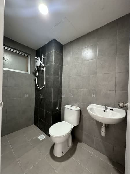 Residensi Sateria untuk Untuk Disewa - RM 1,700 /bulan, Mac 2026 - Bathroom - PropertyGuru.com.my