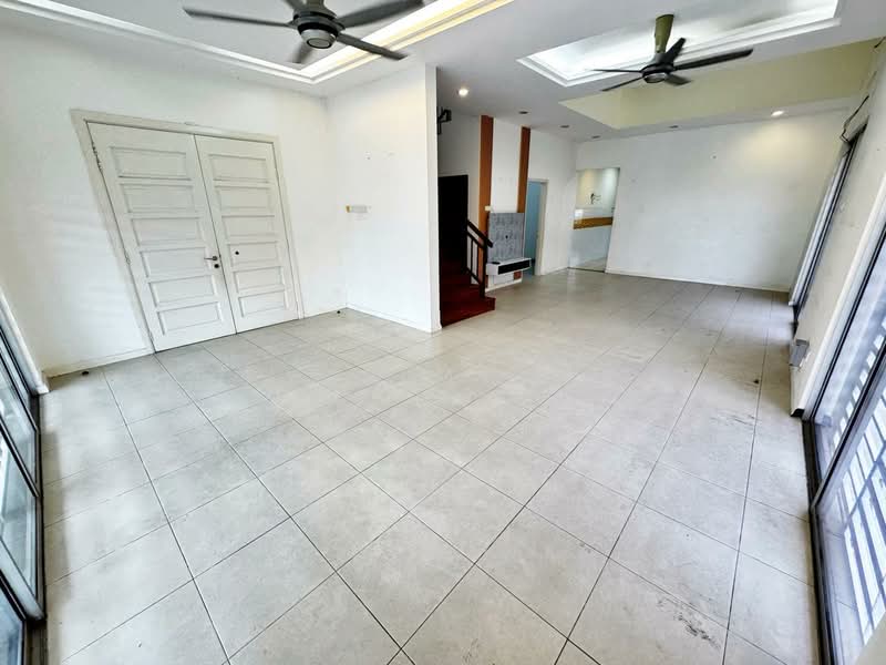 TERMURAH RENO 2 Storey Semi D Anjung Suasana Bandar Seri Putra Bangi untuk Untuk Dijual - RM 850,000, Mac 2026 - Living Room - PropertyGuru.com.my