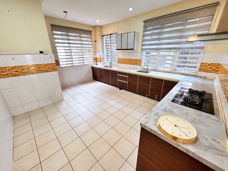 TERMURAH RENO 2 Storey Semi D Anjung Suasana Bandar Seri Putra Bangi untuk Untuk Dijual - RM 850,000, Mac 2026 - Kitchen - PropertyGuru.com.my