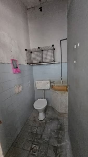 Taman Cahaya untuk Untuk Dijual - RM 140,000, Mac 2026 - Bathroom - PropertyGuru.com.my