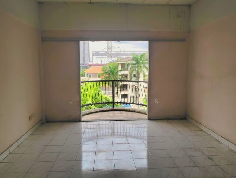 Bukit Awansari (OG Court) untuk Untuk Dijual - RM 349,000, Mac 2026 - Balcony - PropertyGuru.com.my
