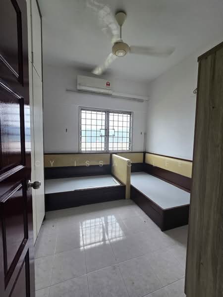 Kondominium untuk Dijual di Alpine Tower - Cy Issac Lee - Bedroom - PropertyGuru.com.my