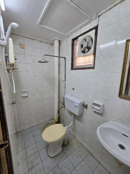 Kemuning Idaman untuk Untuk Disewa - RM 1,350 /bulan, Mac 2026 - Bathroom - PropertyGuru.com.my