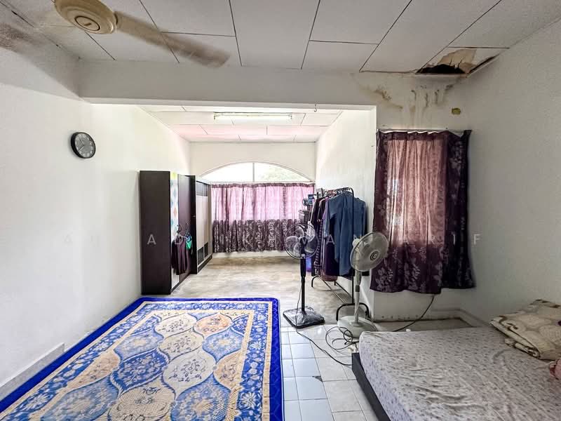 2-storey Terraced House for Sale in Taman Selayang Jaya (Selayang) - Ahmad Ikhwan Arif - Bedroom - PropertyGuru.com.my