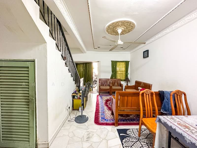 2-storey Terraced House for Sale in Taman Selayang Jaya (Selayang) - Ahmad Ikhwan Arif - Living Room - PropertyGuru.com.my