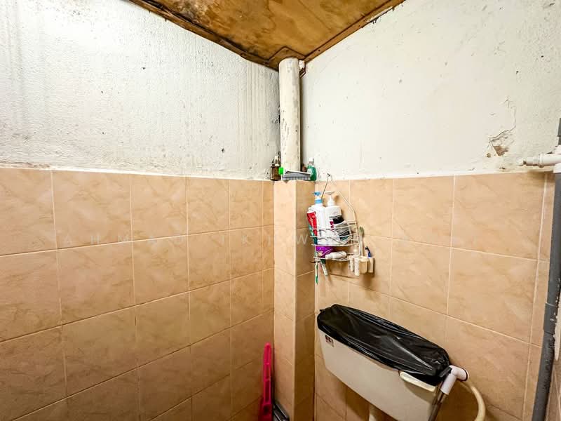 2-storey Terraced House for Sale in Taman Selayang Jaya (Selayang) - Ahmad Ikhwan Arif - Bathroom - PropertyGuru.com.my
