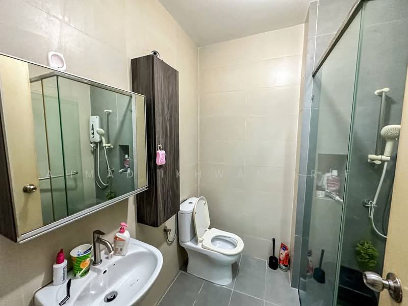 Cluster House for Sale in Sunway Alam Suria (Shah Alam) - Ahmad Ikhwan Arif - Bathroom - PropertyGuru.com.my