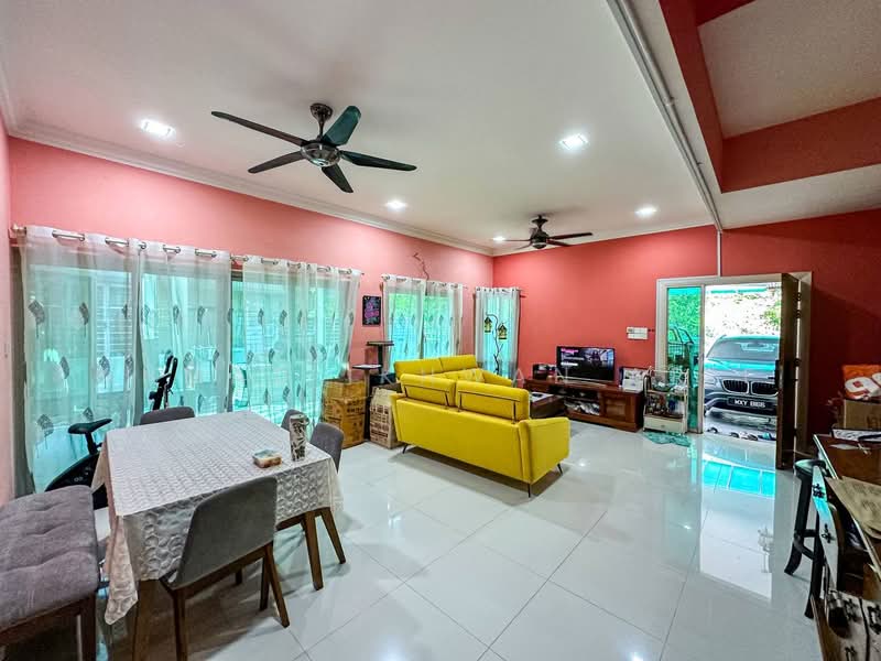 Cluster House for Sale in Sunway Alam Suria (Shah Alam) - Ahmad Ikhwan Arif - Living Room - PropertyGuru.com.my