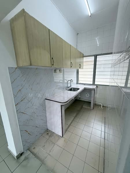 Flat for Rent at Pangsapuri Lili - Mango Loh - Kitchen - PropertyGuru.com.my
