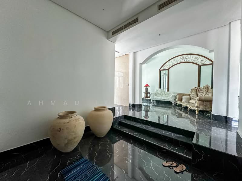 Bungalow for Sale in Bukit Jelutong (Shah Alam) - Ahmad Ikhwan Arif - Entrance - PropertyGuru.com.my