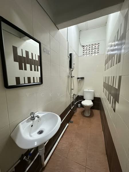 Taman Pekaka 2 Double Storey Terrace Fully Furnish Gelugor untuk Untuk Disewa - RM 2,800 /bulan, Mac 2026 - Bathroom - PropertyGuru.com.my