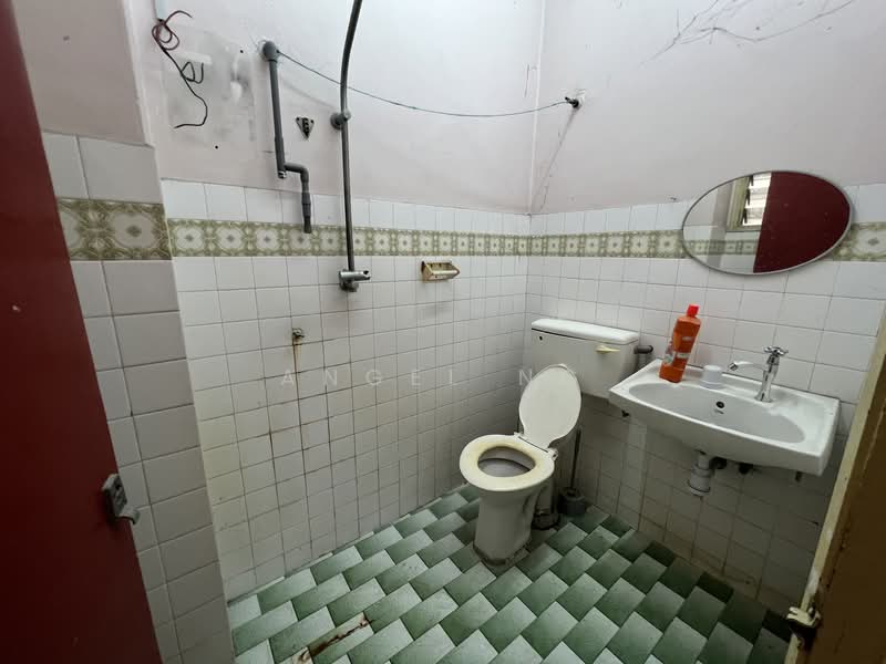 2-storey Terraced House for Sale in Taman Overseas Union (Taman Oug) (Jalan Klang Lama (Old Klang Road)) - Angel Ng - Bathroom - PropertyGuru.com.my