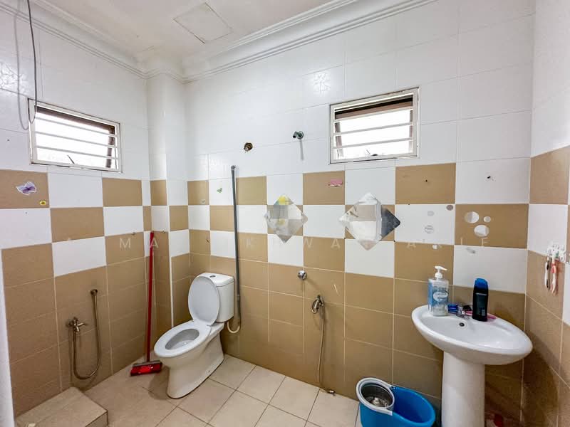 Bungalow for Sale in Taman Desa Impian (Kajang) - Ahmad Ikhwan Arif - Bathroom - PropertyGuru.com.my
