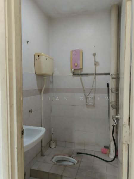 Taman Nusa Bestari 2 untuk Untuk Dijual - RM 595,000, Mac 2026 - Bathroom - PropertyGuru.com.my