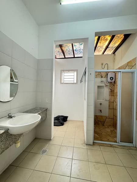 2-storey Terraced House for Rent in Taman Impian Emas (Skudai) - Li Wei - Bathroom - PropertyGuru.com.my