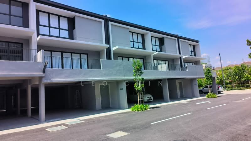 2.5-storey Terraced House for Rent in Taman Bukit Serdang (Seri Kembangan) - Leo Chin - Exterior - PropertyGuru.com.my