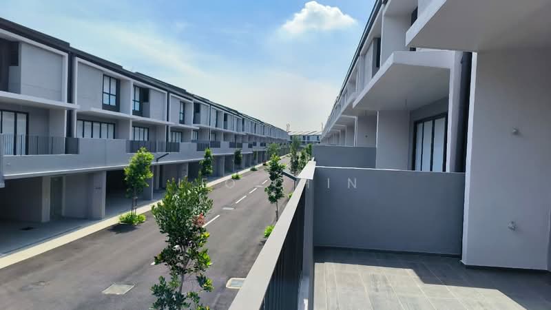 2.5-storey Terraced House for Rent in Taman Bukit Serdang (Seri Kembangan) - Leo Chin - Exterior - PropertyGuru.com.my
