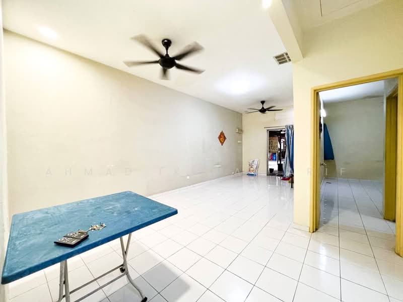 Alam Idaman Taman Tasik Puchong untuk Untuk Dijual - RM 330,000, Mac 2026 - Living Room - PropertyGuru.com.my