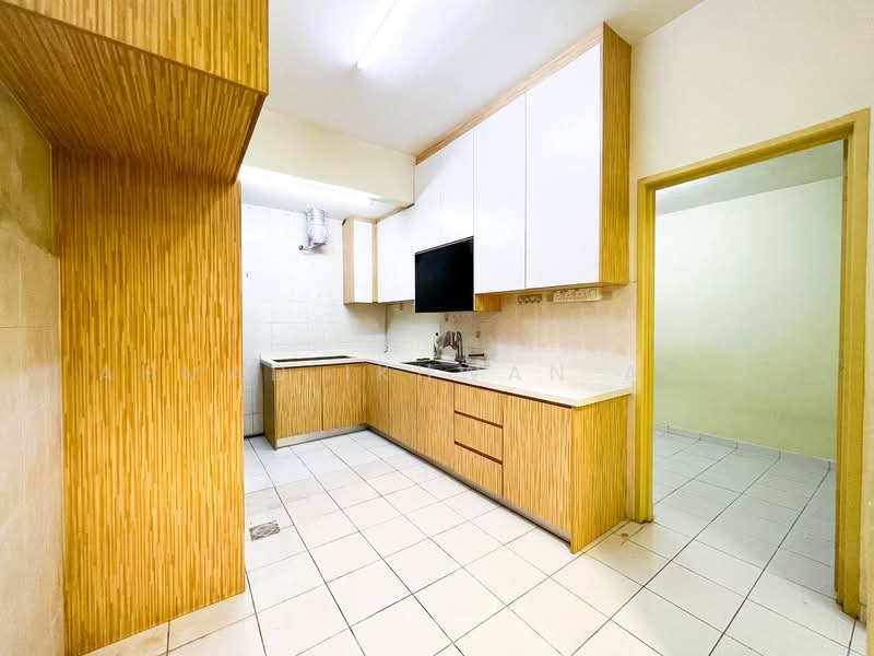 Alam Idaman Taman Tasik Puchong untuk Untuk Dijual - RM 330,000, Mac 2026 - Kitchen - PropertyGuru.com.my