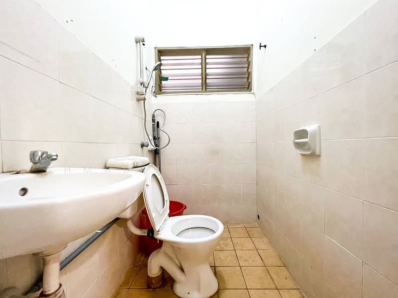 Alam Idaman Taman Tasik Puchong untuk Untuk Dijual - RM 330,000, Mac 2026 - Bathroom - PropertyGuru.com.my