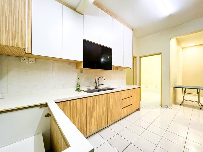 Alam Idaman Taman Tasik Puchong untuk Untuk Dijual - RM 330,000, Mac 2026 - Kitchen - PropertyGuru.com.my