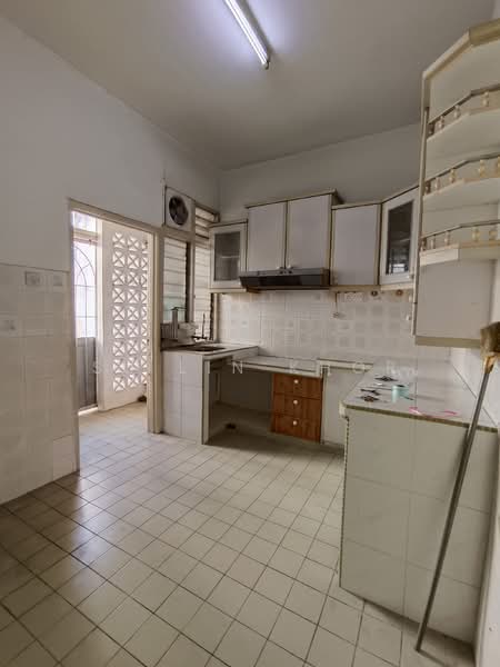 2-storey Terraced House for Sale in Bandar Kinrara (Selangor) - Su Lin Khor - Kitchen - PropertyGuru.com.my