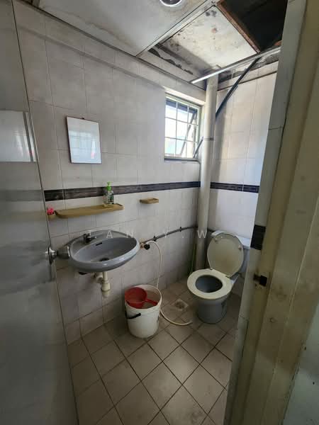 Terrace Factory for Rent in Bandar Sri Damansara (Selangor) - Tan Y.W. - Bathroom - PropertyGuru.com.my