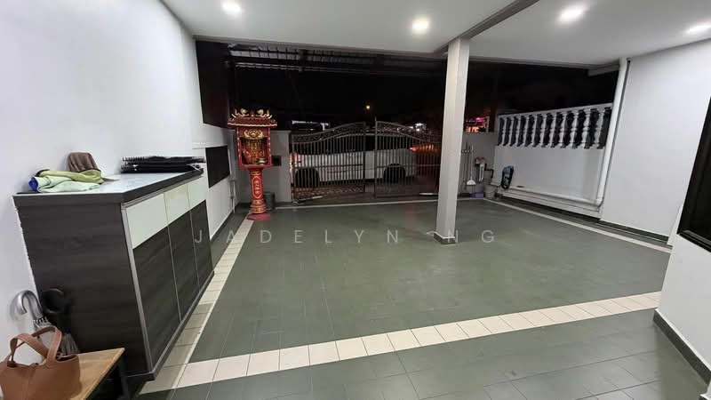 Rumah Teres 2 Tingkat untuk Disewa di Kulai (Johor) - Jadelyn Ng - Car Park - PropertyGuru.com.my