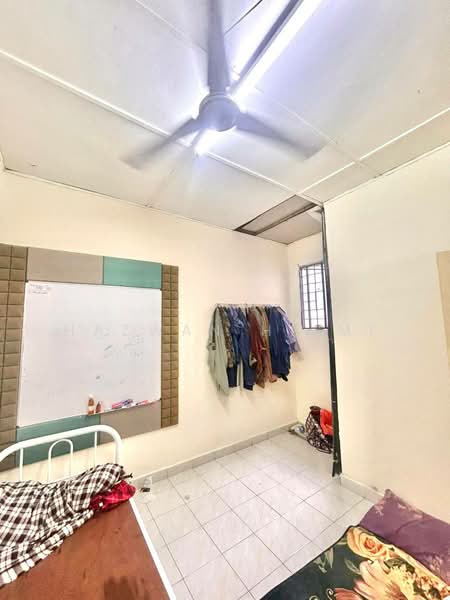 Pangsapuri untuk Dijual di Kenari Court - Hazwan Hilmi - Bedroom - PropertyGuru.com.my