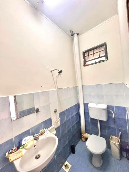 Pangsapuri untuk Dijual di Kenari Court - Hazwan Hilmi - Bathroom - PropertyGuru.com.my