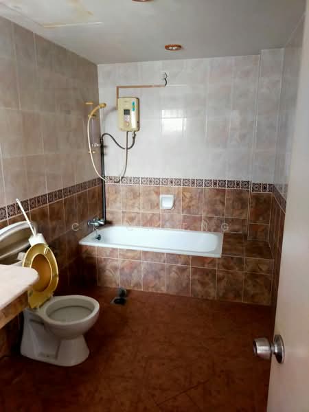 Condominium for Sale at Ridzuan Condominium - CK Chieng - Bathroom - PropertyGuru.com.my