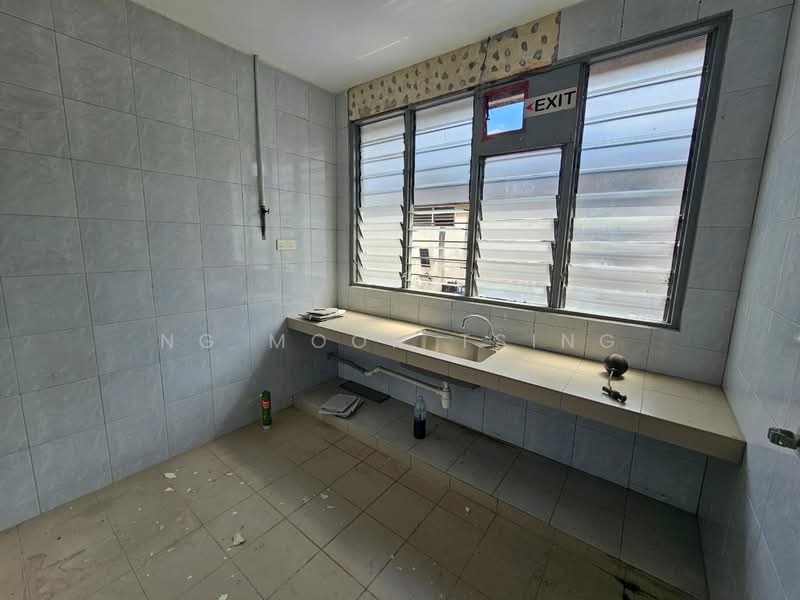 Office for Rent in Kepong Baru (Kepong) - Ng Moon Tsing - Kitchen - PropertyGuru.com.my