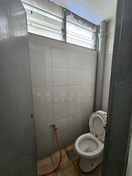 Office for Rent in Kepong Baru (Kepong) - Ng Moon Tsing - Bathroom - PropertyGuru.com.my