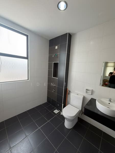 Cluster House for Sale in Taman Skudai Indah (Skudai) - Iden Tan - Bathroom - PropertyGuru.com.my