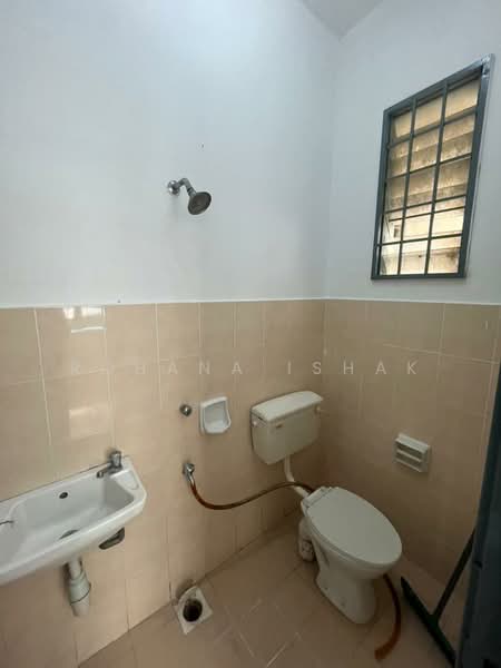 Cluster House for Rent in Bandar Baru Puncak Alam (Puncak Alam) - Rohana Ishak - Bathroom - PropertyGuru.com.my