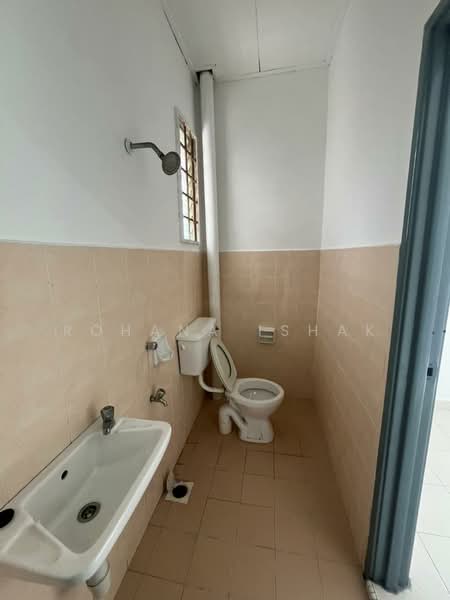 Cluster House for Rent in Bandar Baru Puncak Alam (Puncak Alam) - Rohana Ishak - Bathroom - PropertyGuru.com.my