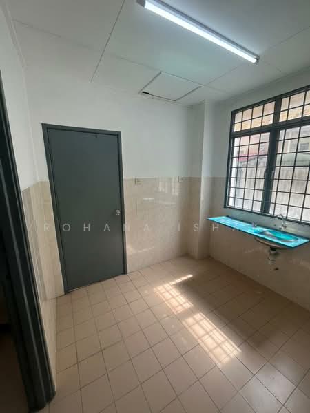 Cluster House for Rent in Bandar Baru Puncak Alam (Puncak Alam) - Rohana Ishak - Kitchen - PropertyGuru.com.my