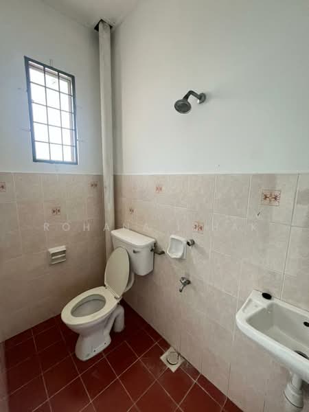 Cluster House for Rent in Bandar Baru Puncak Alam (Puncak Alam) - Rohana Ishak - Bathroom - PropertyGuru.com.my