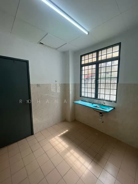 Cluster House for Rent in Bandar Baru Puncak Alam (Puncak Alam) - Rohana Ishak - Kitchen - PropertyGuru.com.my