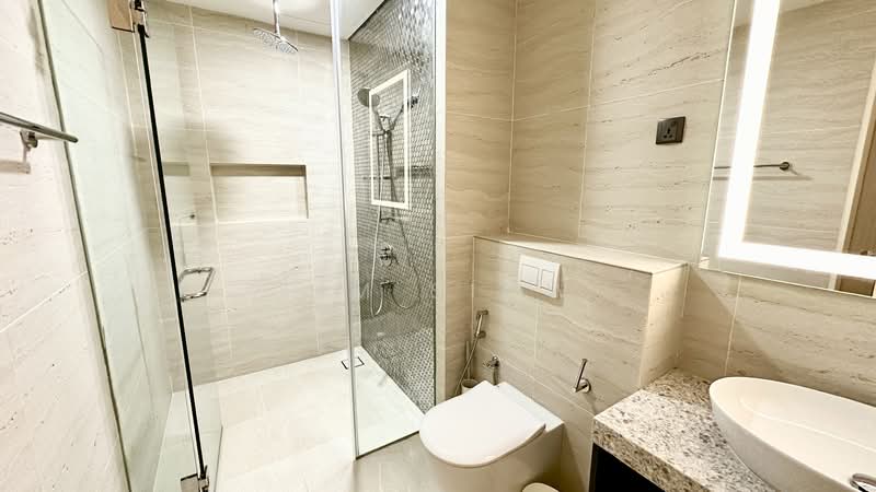 Servis Apartment untuk Disewa di Star Residences One - Tim Siow - Bathroom - PropertyGuru.com.my