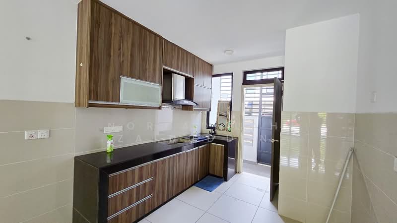 City of Elmina : Elmina Valley 1 untuk Untuk Dijual - RM 770,000, Mac 2026 - Kitchen - PropertyGuru.com.my